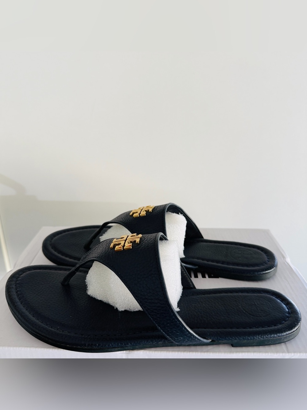 Tory Burch Jolie Flat Thong Tumbled Leather Sandal Shoes - Black